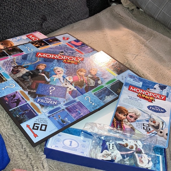 Disney Frozen Monopoly Junior - Picture 3 of 3